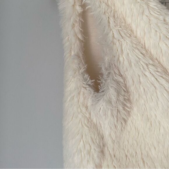 American Rag Women’s Sherpa Faux Fur Cropped Open Front Vest Size L - Picture 3 of 5